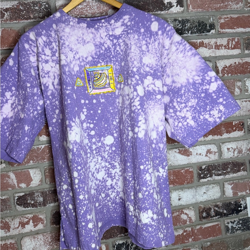 Vintage SK Sport Embroidered Framed Seashell Bleach Splatter Short Sleeve Tshirt